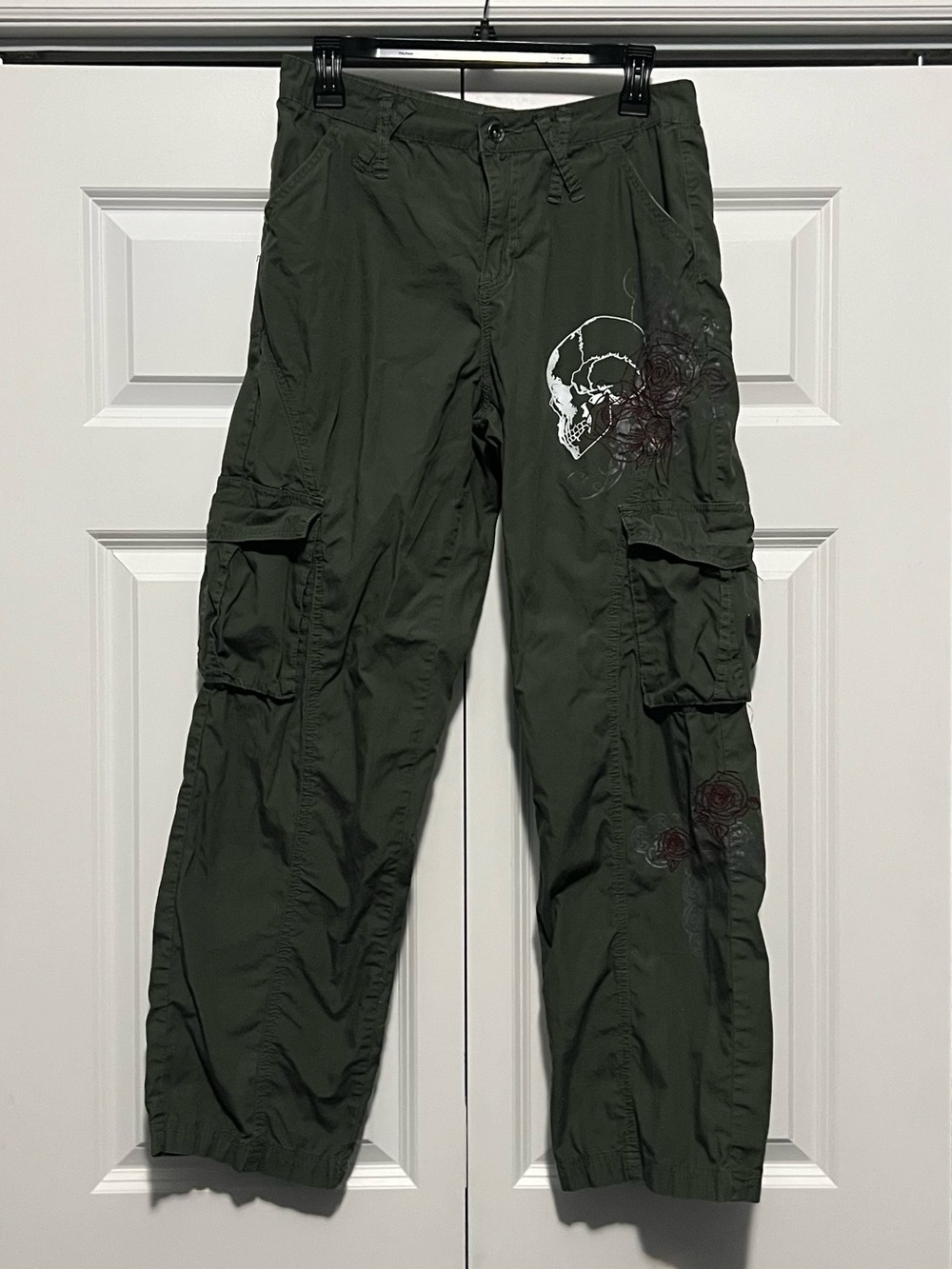 Hot Topic Baggy Army Green Skull & Rose Cargo Pants